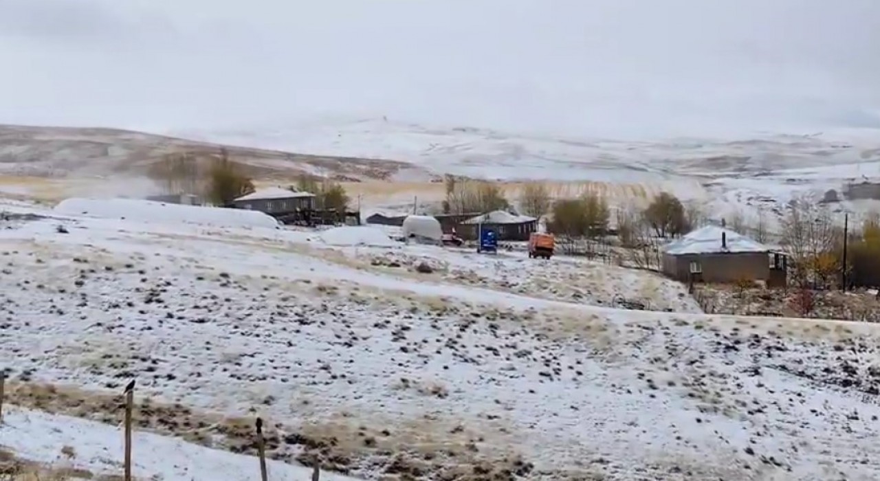 Bitliste köyler beyaza büründü