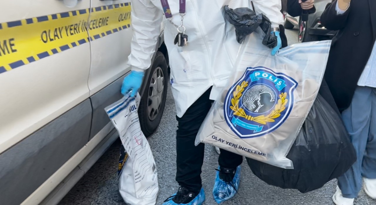 Böcek ailesinin kaldığı Fatihteki otelde yeni gelişme: Odadaki eşyaları incelemeye götürüldü