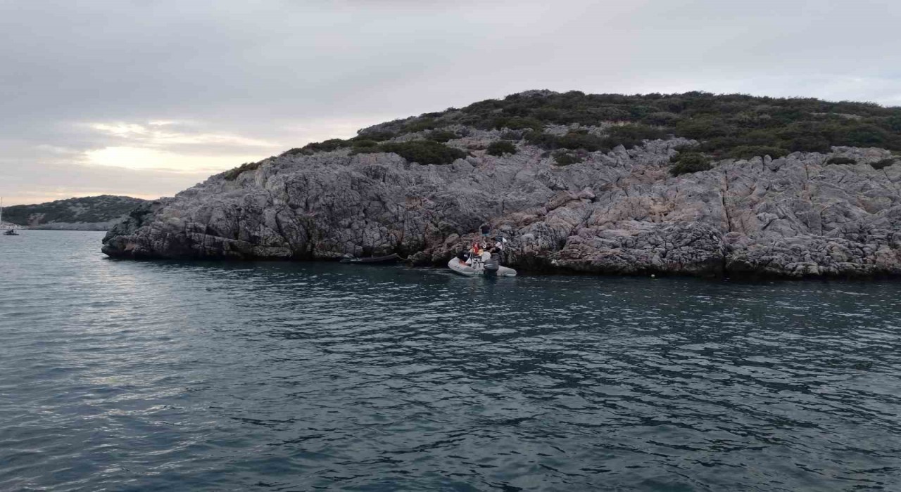 Bodrumda bot kayalıklara çarptı: 4 yaralı