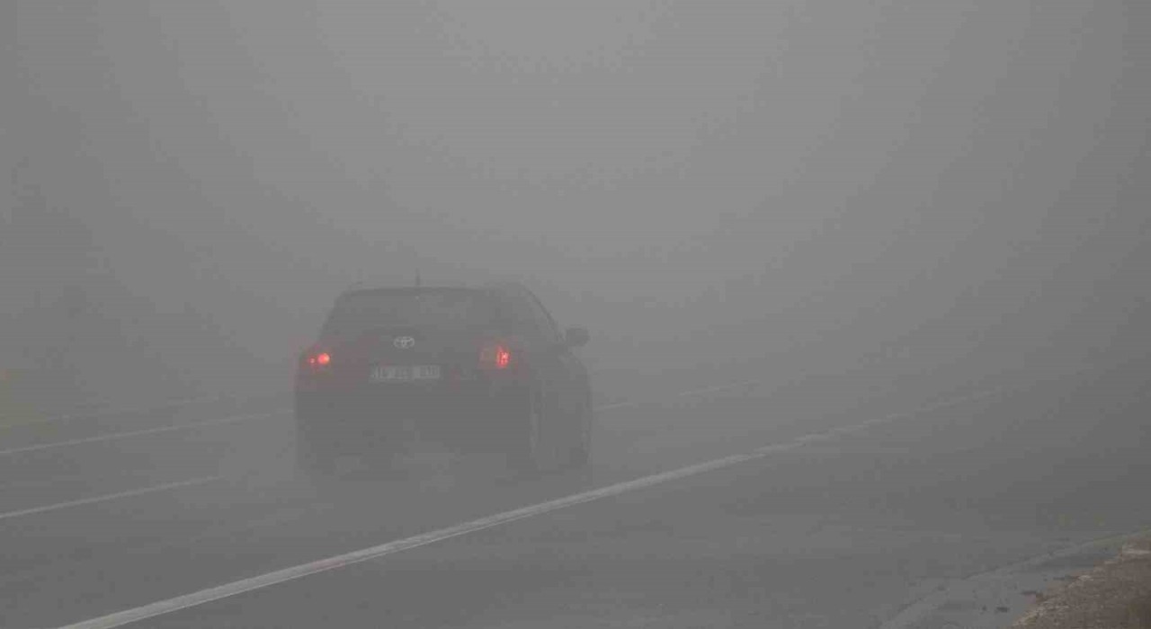 Bolu Dağında göz gözü görmüyor: Görüş mesafesi 25 metreye düştü