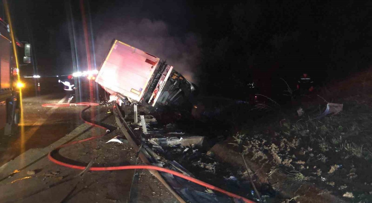 Boluda kaza yapan tır alev alev yandı