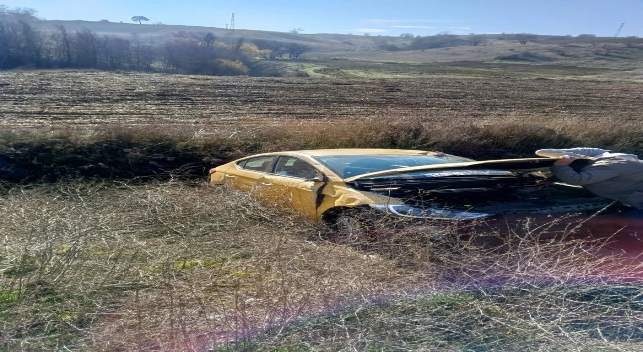 Boluda ticari taksi tarlaya uçtu