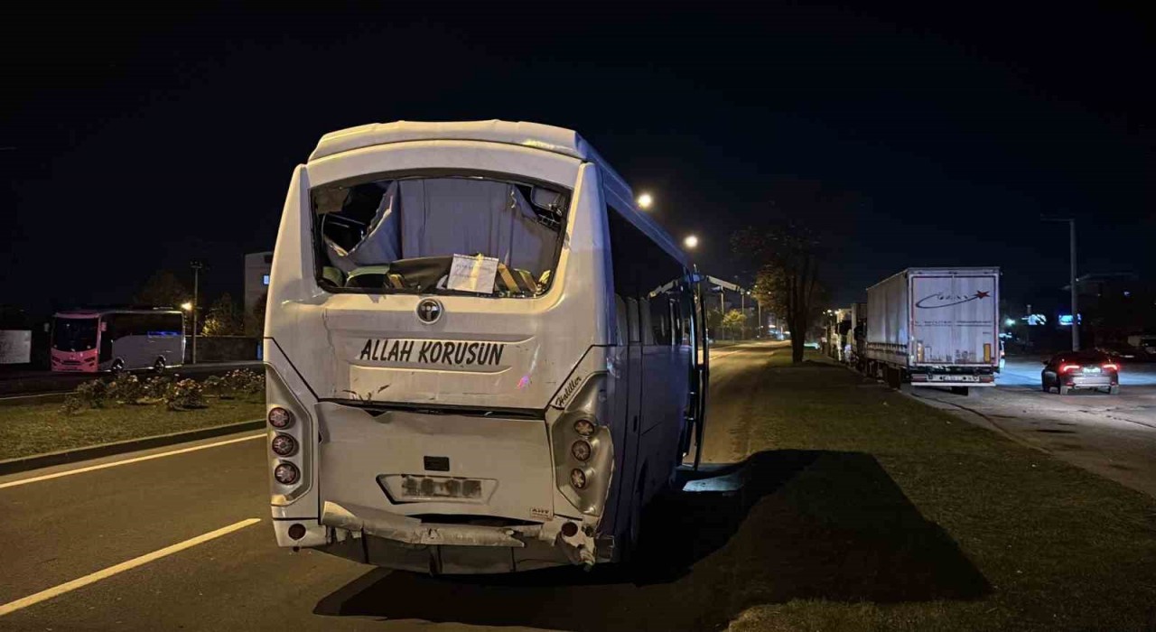 Boluda üç servis midibüsü çarpıştı: 11 yaralı