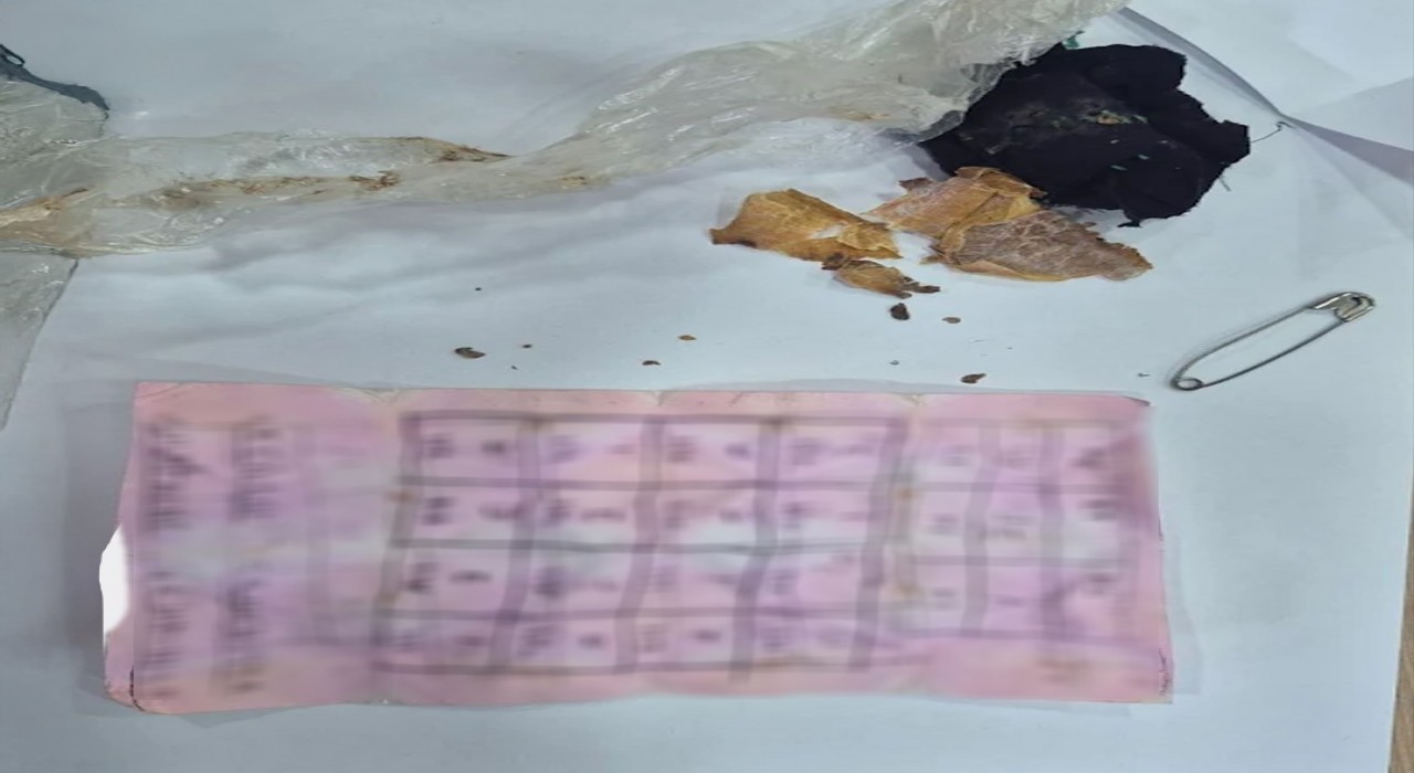 Boluda yapı marketin raflarının arasında muska çıktı: Büyücülerin şerrinden Allaha sığınırım