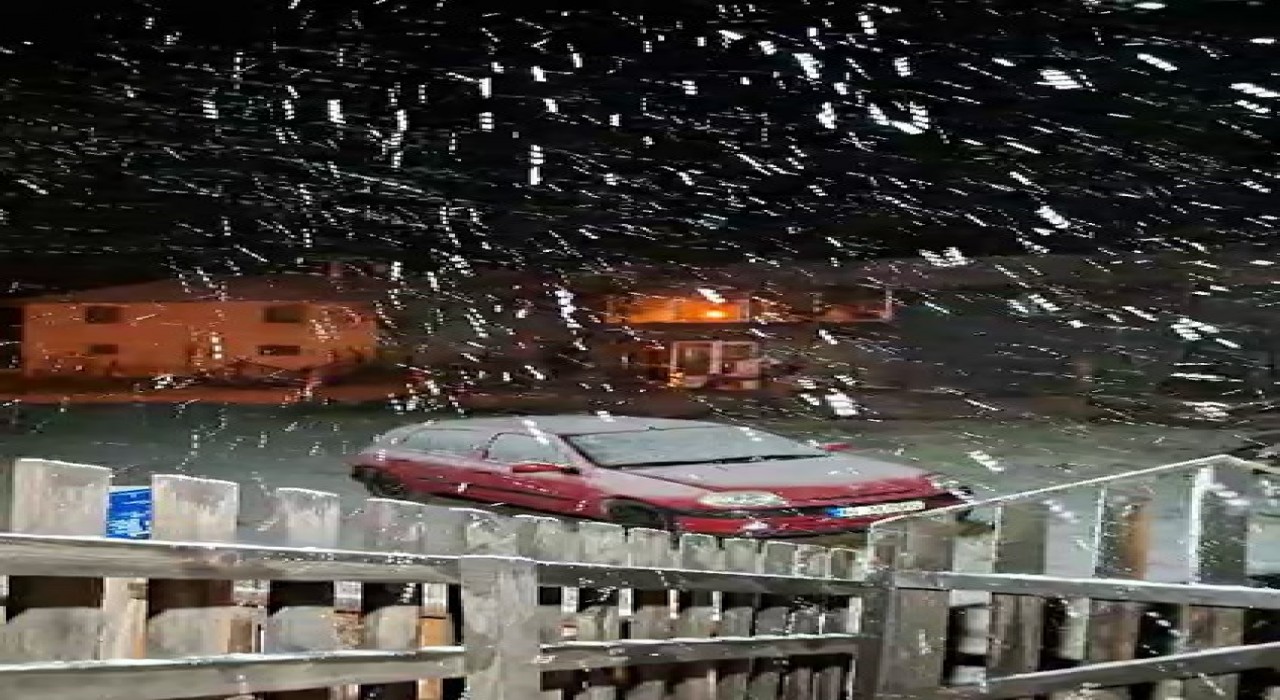Bolunun yüksek kesimlerine kar yağdı