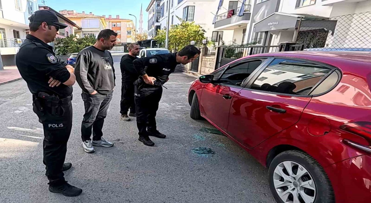 Boşanma aşamasındaki eşinin arabasının camını kırdı, şoka uğrayan kadın KADESle kurtuldu