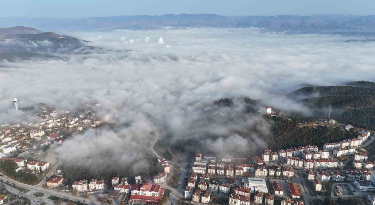Boyabat güne sis perdesiyle uyandı