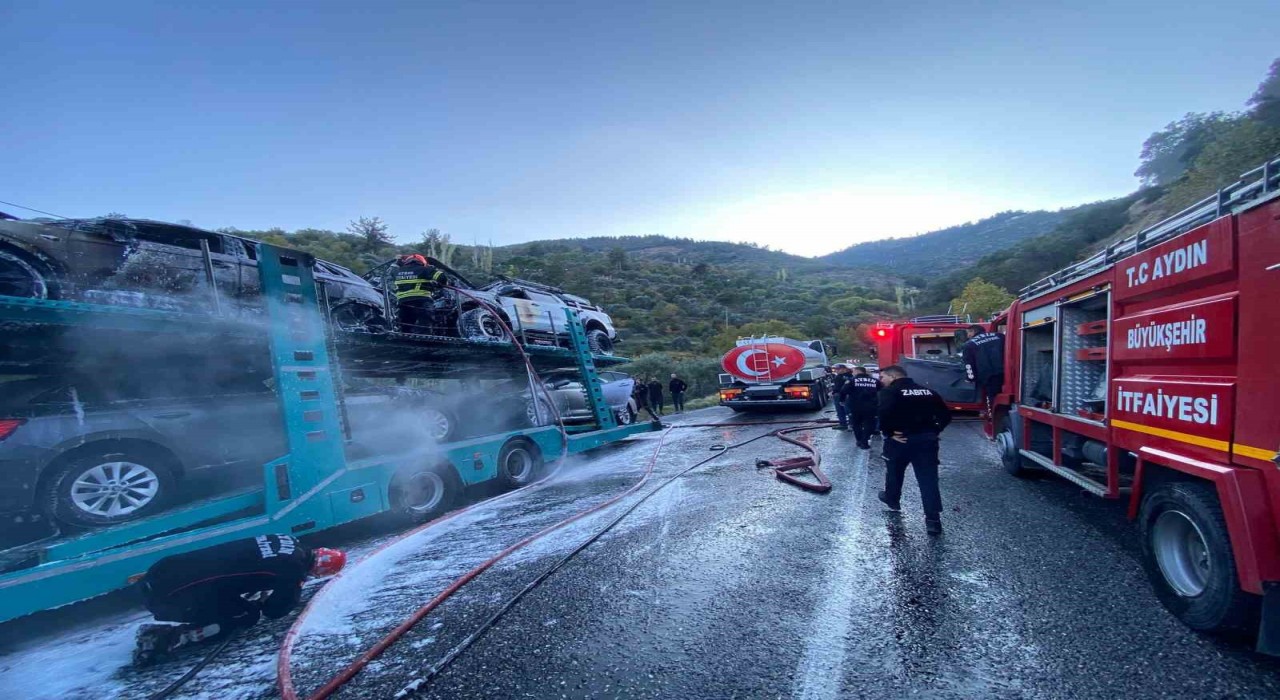 Bozdoğanda araç yüklü tırda yangın: Araçlar kullanılamaz hale geldi