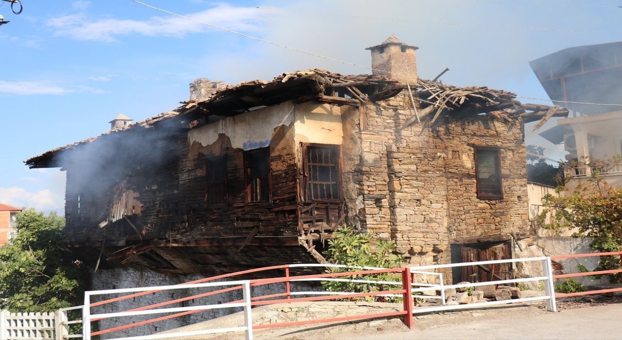 Bozdoğanda ev yangını