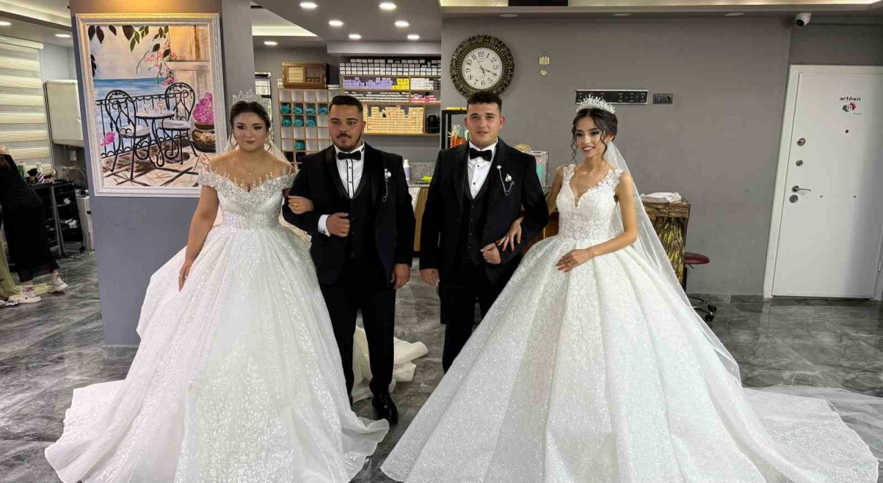 Bu düğünde her şey aynı: Aynı yaştaki kardeşler, aynı yaştaki gelinlerle, aynı anda dünya evine girdi