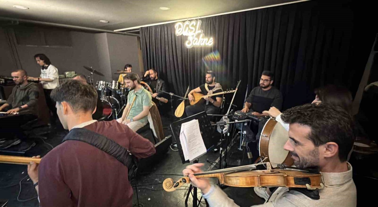 Bu öğretmenler sadece ders vermiyor: 65 kişilik koro konsere hazır