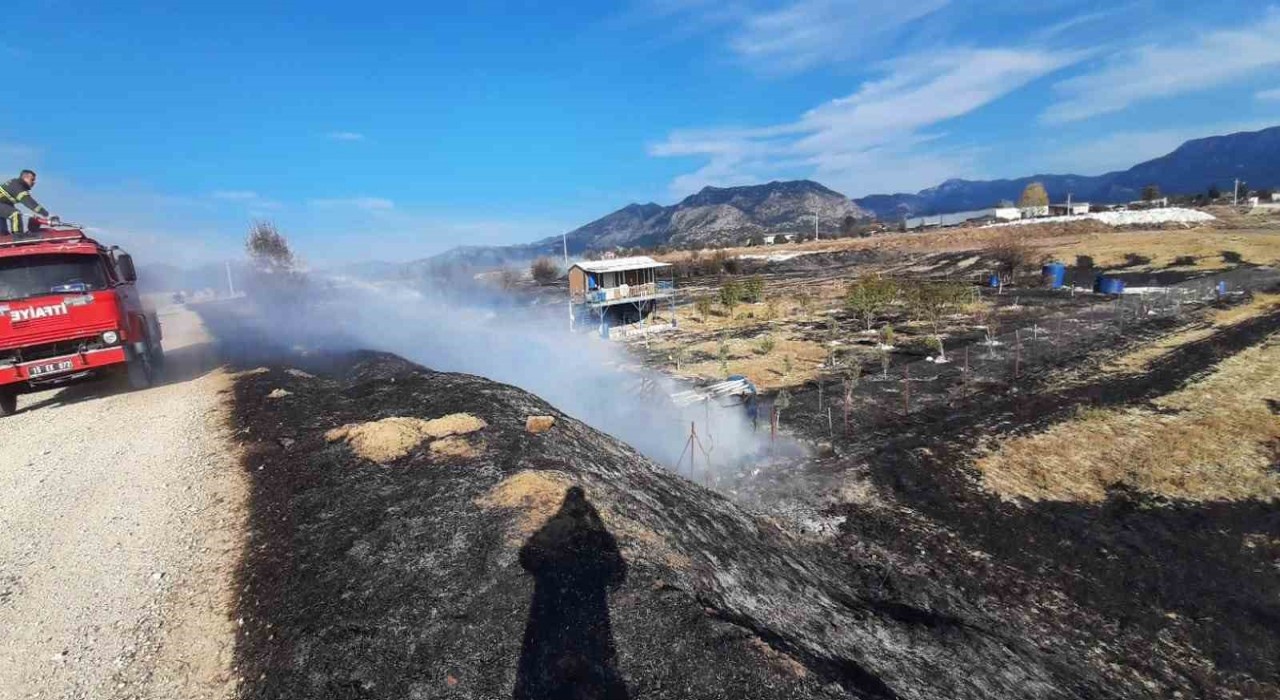 Bucakta arazi yangını itfaiye ekiplerince söndürüldü