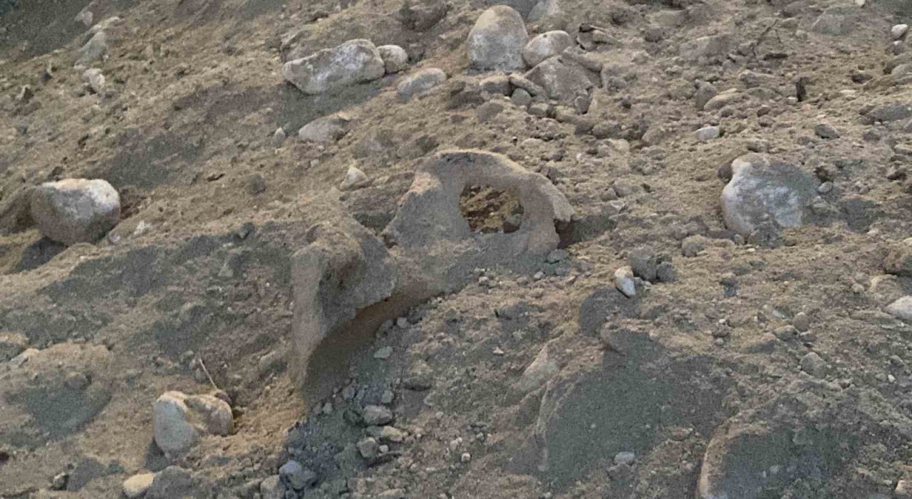 Burdurda belediyenin kazı çalışması sırasında insan kemikleri bulundu