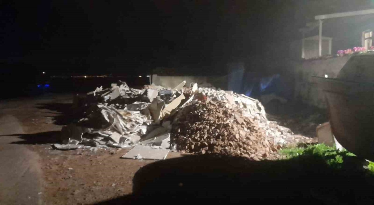 Burgazadanın 6 Numara sahilinde kaçak hafriyat dökümü iddiaları tepkilere neden oldu