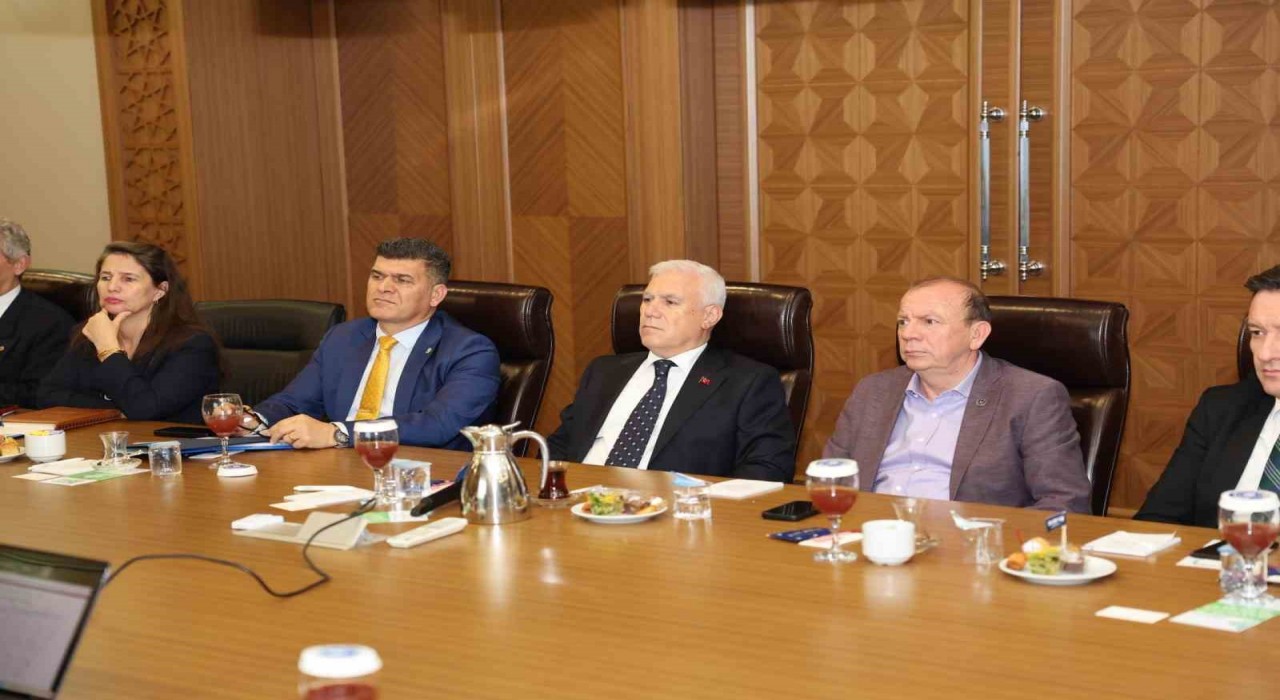 Bursa Büyükşehir Belediye Başkanı Bozbey: Su tüketen sanayi tartışılmalı