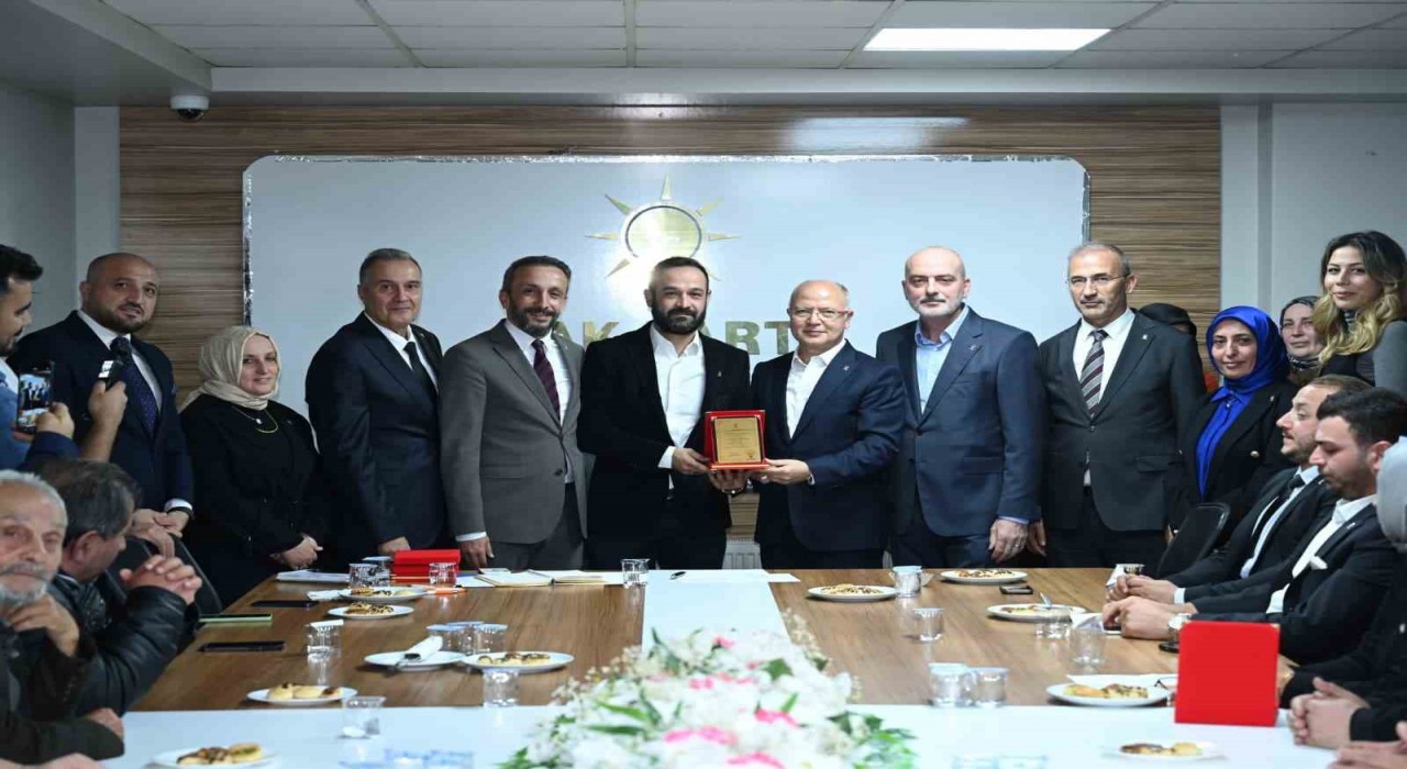 Bursada 800 yeni üye AK Partiye katıldı