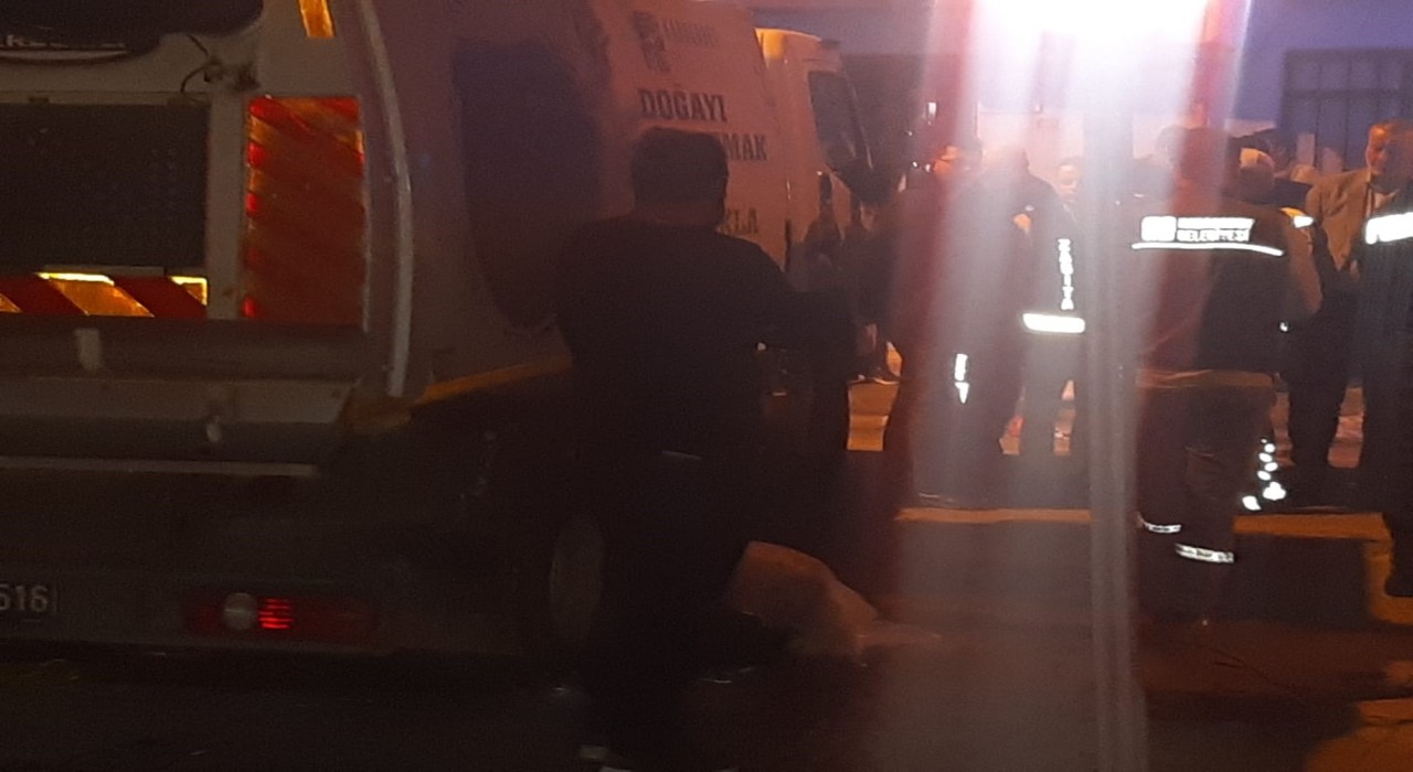 Bursada çöp kamyonu geri gelirken yaşlı adamı ezdi