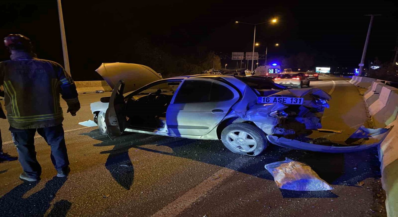 Bursada feci kaza: Bariyere çarpıp takla attı, 2 yaralı
