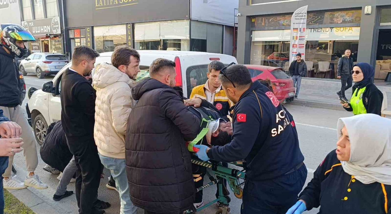 Bursada hafif ticari araç cipe çarptı: 1 yaralı