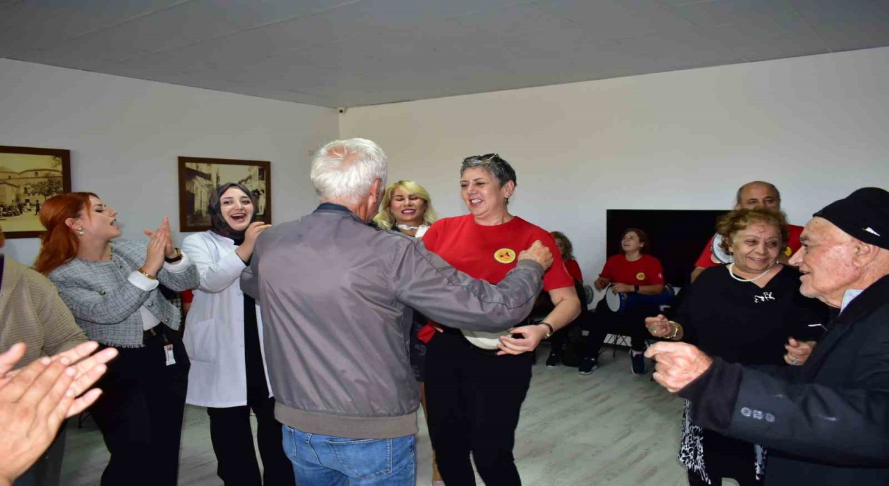 Bursada huzurevi sakinlerine moral konseri