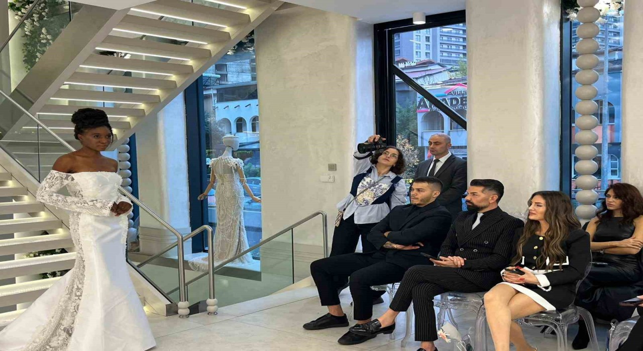 Bursada muhteşem gelinlik defilesi: 26 koleksiyon 15 mankenle podyuma taştı