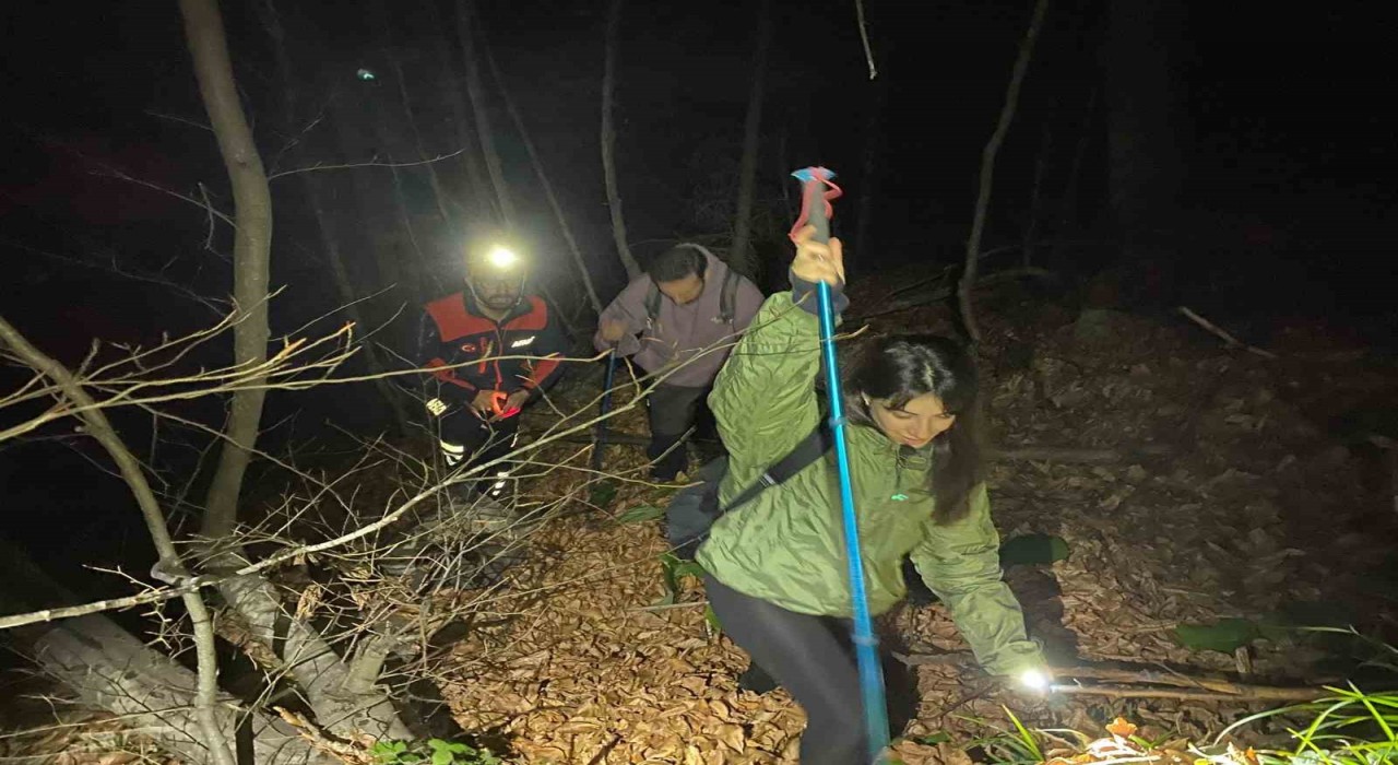 Bursada Saitabat Şelalesinde kaybolan iki kişi kurtarıldı
