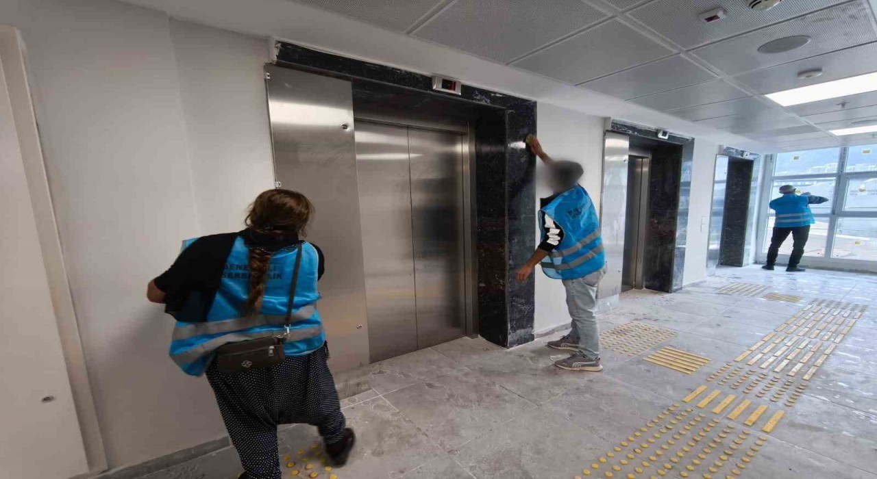 Bursada yükümlüler KYK yurtlarını temizledi