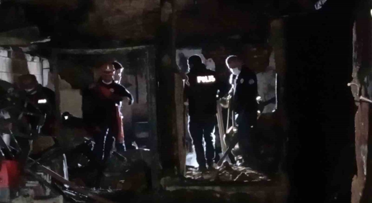 Bursadaki ev yangınında kaybolan yaşlı adamın cansız bedeni bulundu