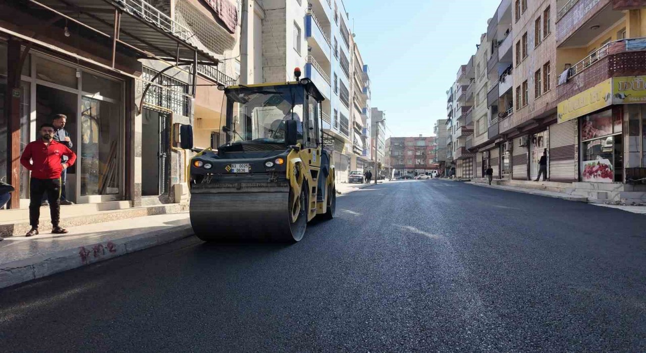 Büyükşehir Belediyesinden kış öncesi asfalt serimi mesaisi