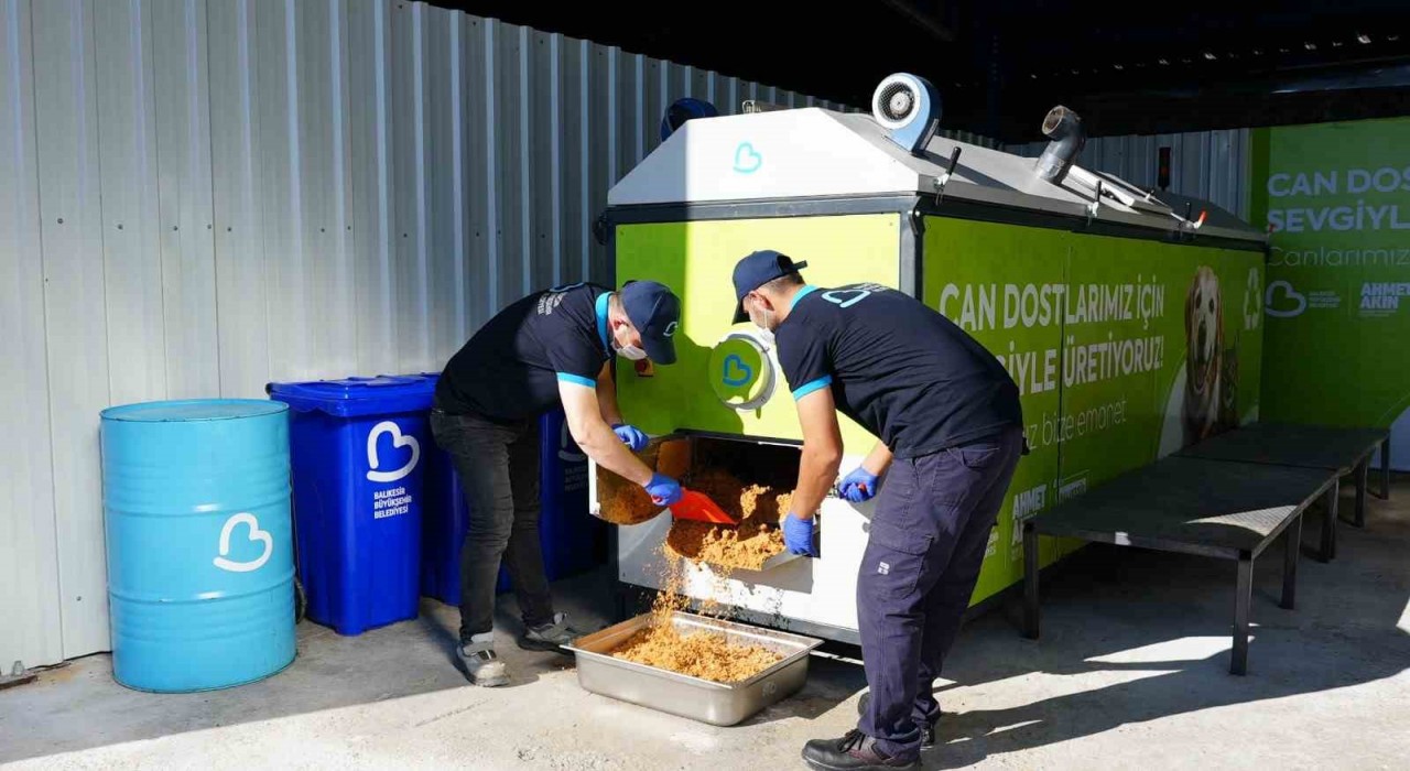Büyükşehir, can dostların mamasını kendi üretiyor