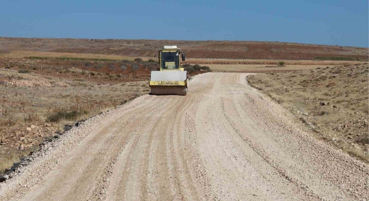 Büyükşehir, kırsalda bozuk yol bırakmıyor