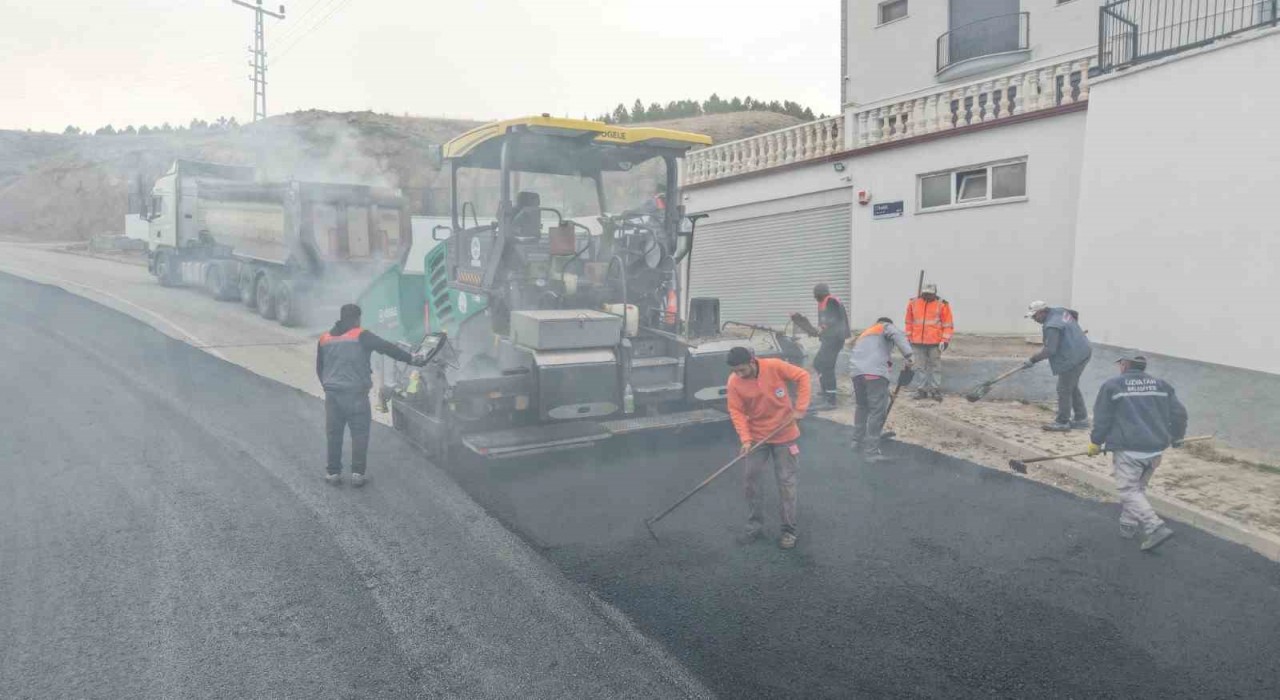 Büyükşehirden Özvatan Küpeli Mahallesinde 5 bin 300 ton sıcak asfalt ile konforlu ulaşım