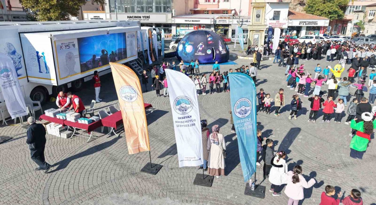 Büyükşehirin Bilim ve Teknoloji Hizmeti Mobil Dijital Gençlik Merkezinin ilk durağı İncesu oldu