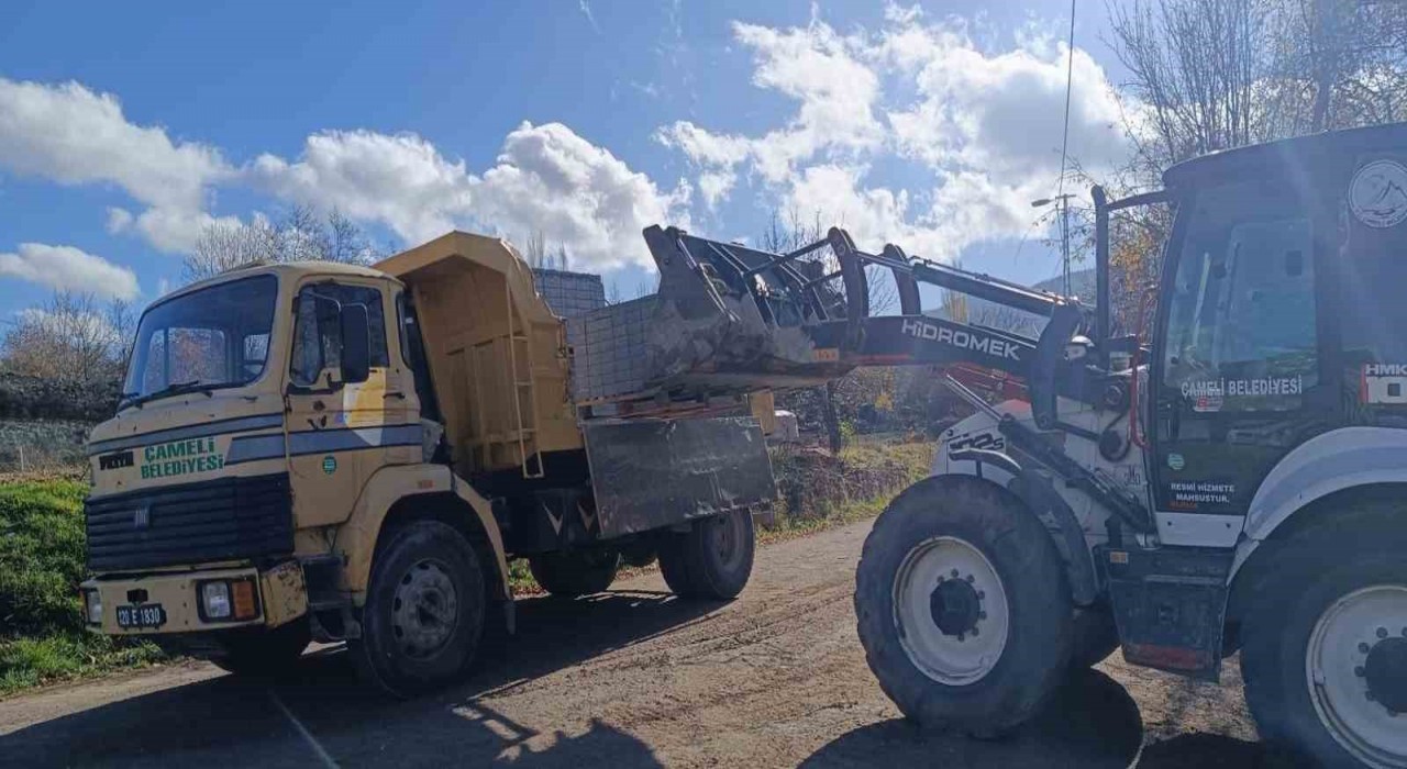 Çamelinde kilit parke taşı döşeme çalışmaları aralıksız devam ediyor