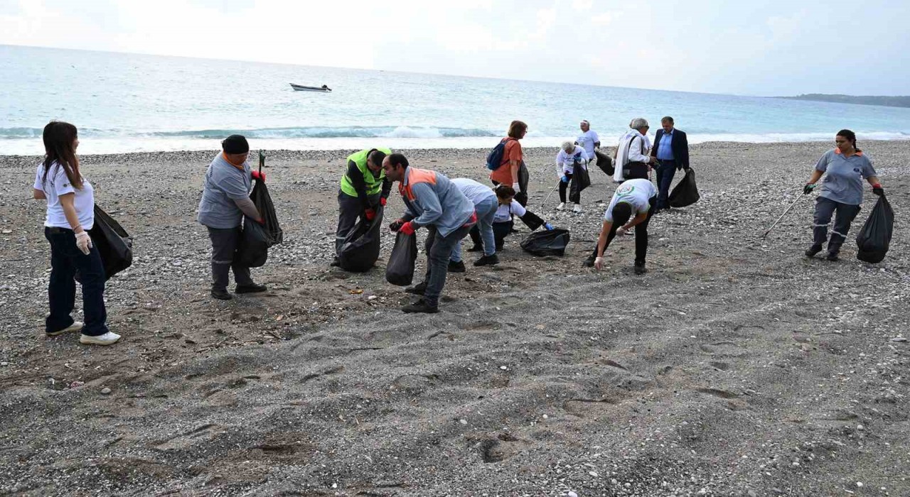 Çamyuva Sahilinde temizlik