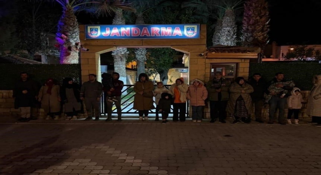 Çanakkalede göçmen kaçakçılığı operasyonu: 6 organizatör ve 105 kaçak göçmen yakalandı