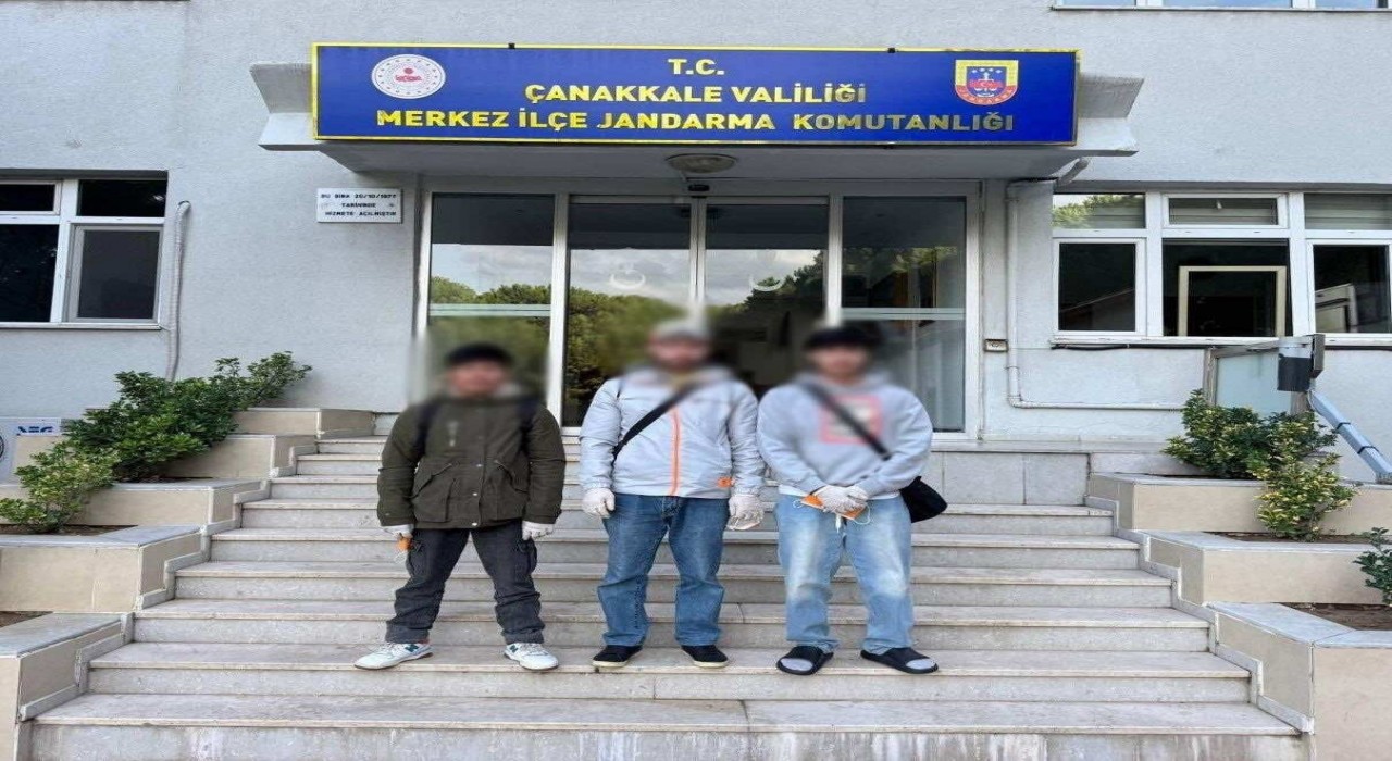 Çanakkalede jandarmadan göçmen kaçakçılığı operasyonu: 3 organizatör ile 27 kaçak göçmen yakalandı