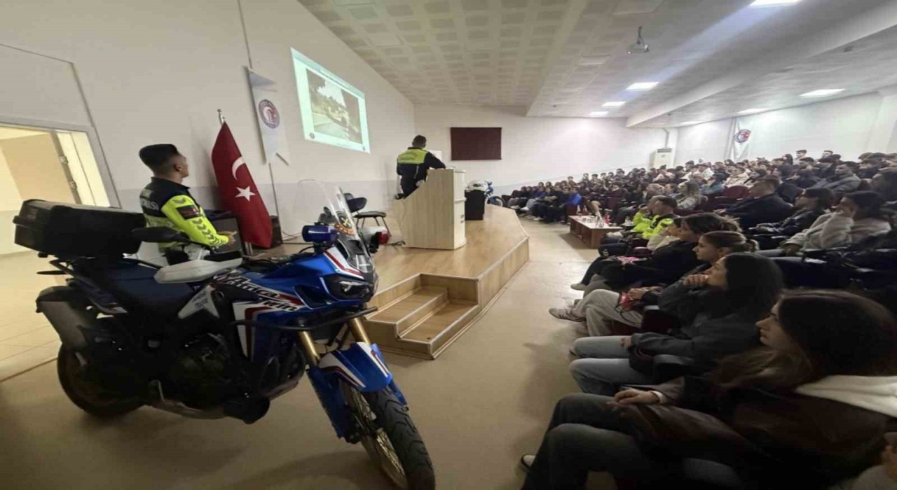 Çanakkalede motorsiklet sürücülerine eğitim