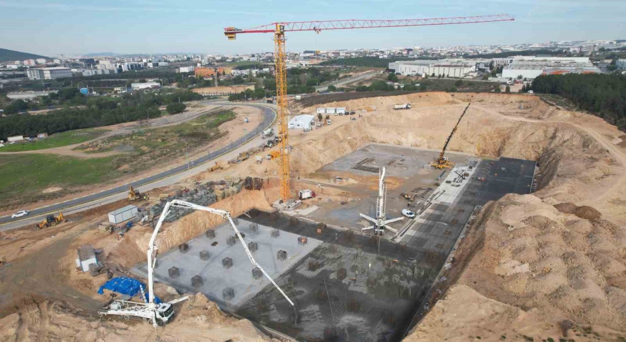 Çayırova Devlet Hastanesinin temel betonu dökülüyor