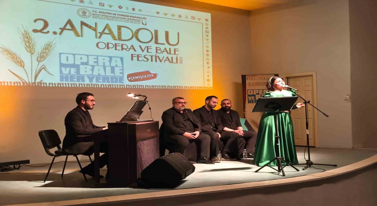 Çemişgezekte ilk kez sahnelenen opera ve baleye yoğun ilgi