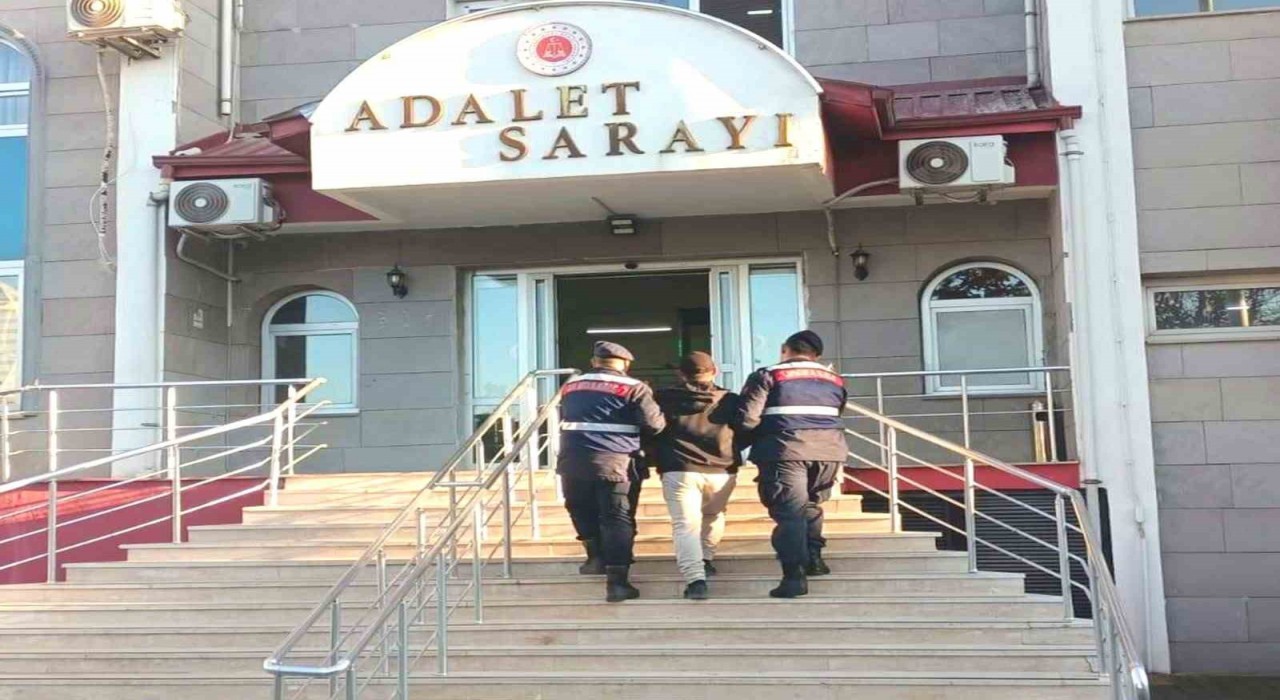 Çeşitli suçlardan aranan 3 şahıs jandarmadan kaçamadı