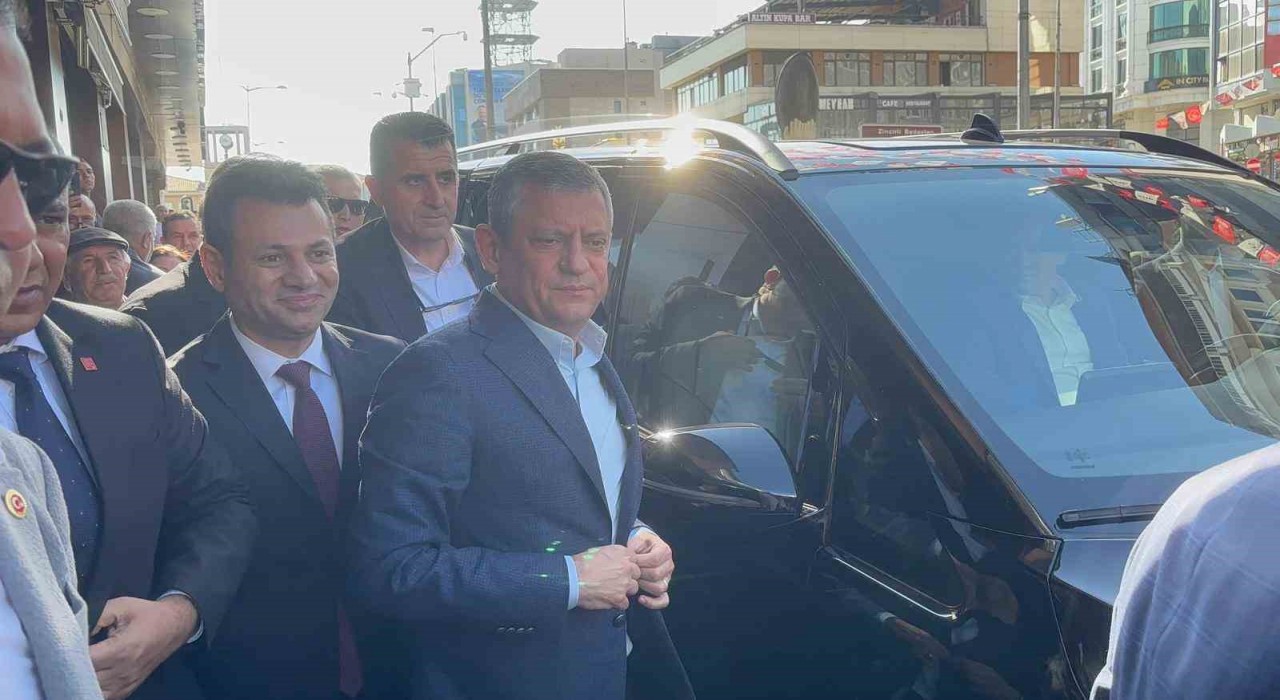 CHP Genel Başkanı Özel Gaziantepte partililerle bir araya geldi