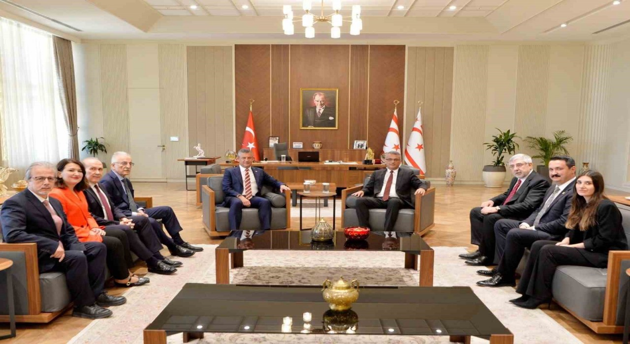 CHP Genel Başkanı Özel, KKTC Cumhurbaşkanı Erhürmanı ziyaret etti