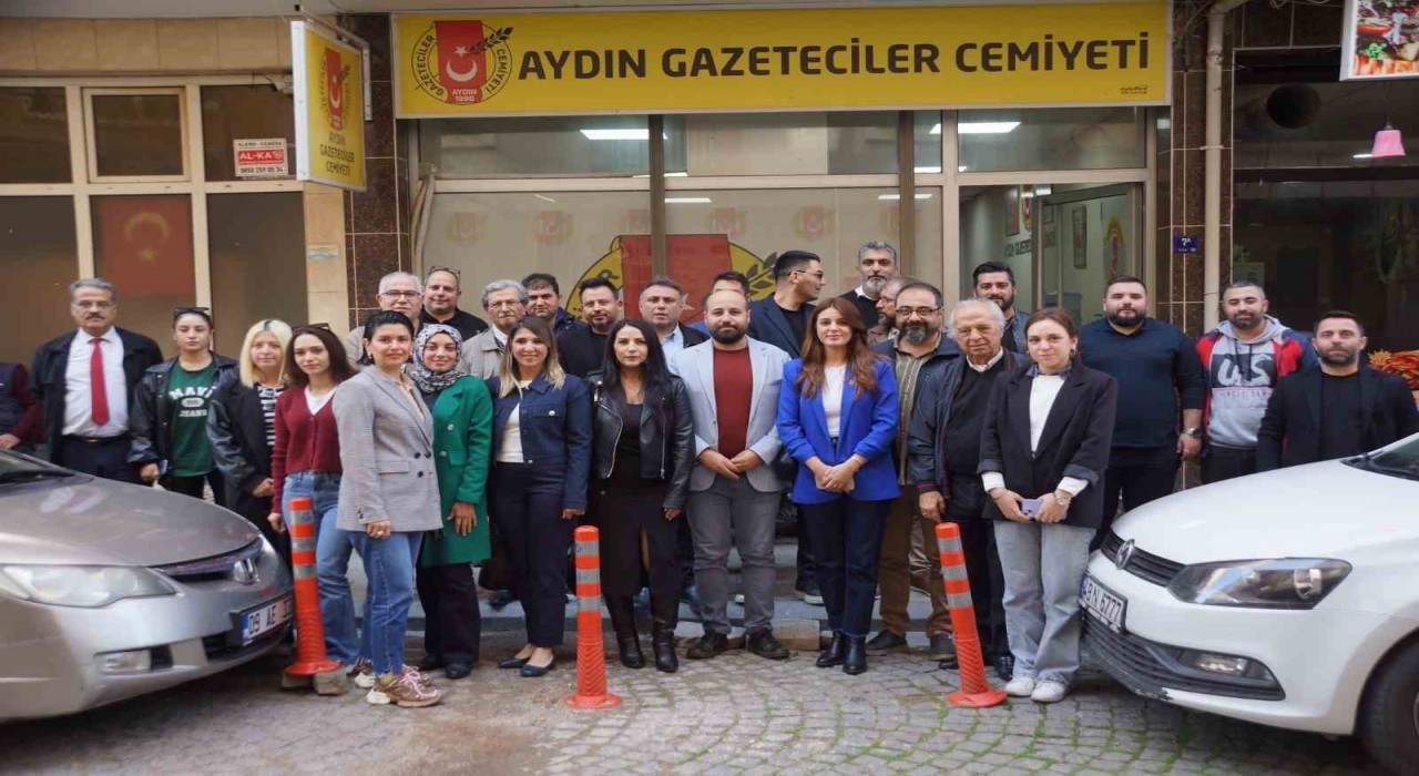 CHPli belediyelerin basın sorumluları AGC üyeleri ile bir araya geldi