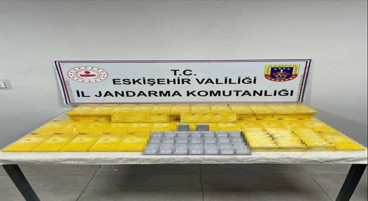 Cinsel ürünler, sigara ve tabancaları kaçak olarak satmayı planlayan şahısları jandarma yakaladı