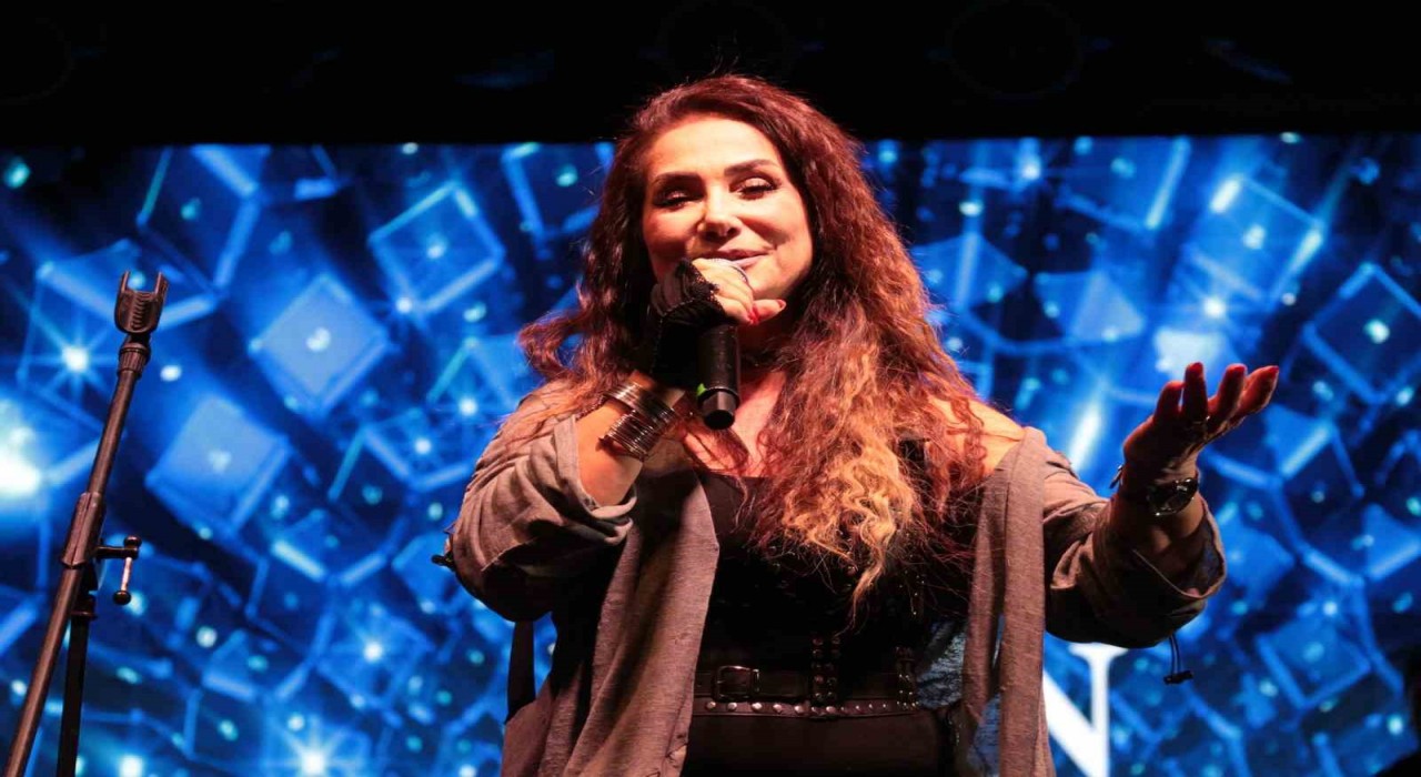 Cizrede Rojin konser verdi