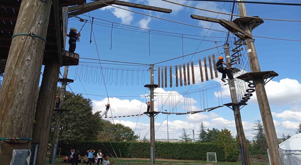 Çocuklar Macera Parkta hem keşfediyor hem gelişiyor