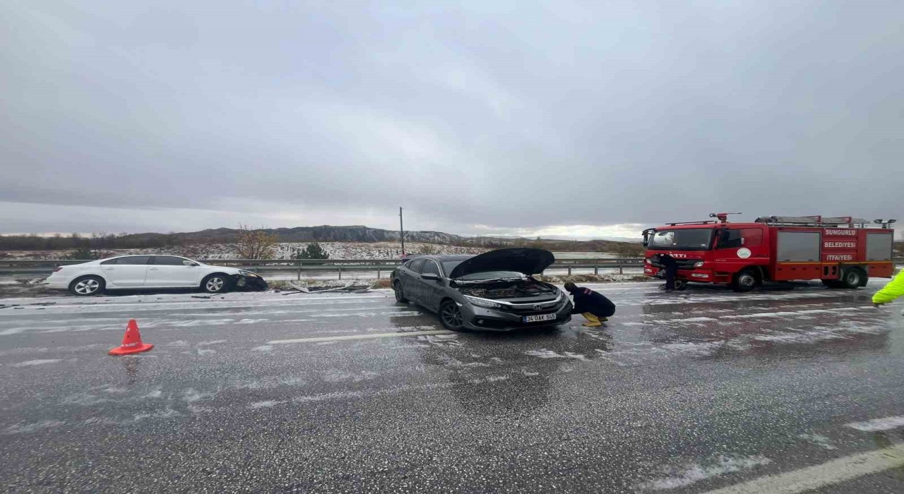 Çorumda dolu yağışı kazaya neden oldu: 10 yaralı