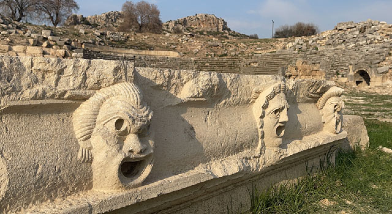 “Çukurova’nın Efesi”nde İlk Kez Filozof Tasviri Ortaya Çıkarıldı