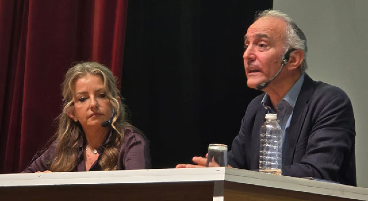 ÇYDD Çukurova’da “Edebiyatın Merceğinde Tarih ve Gelecek” Söyleşisi